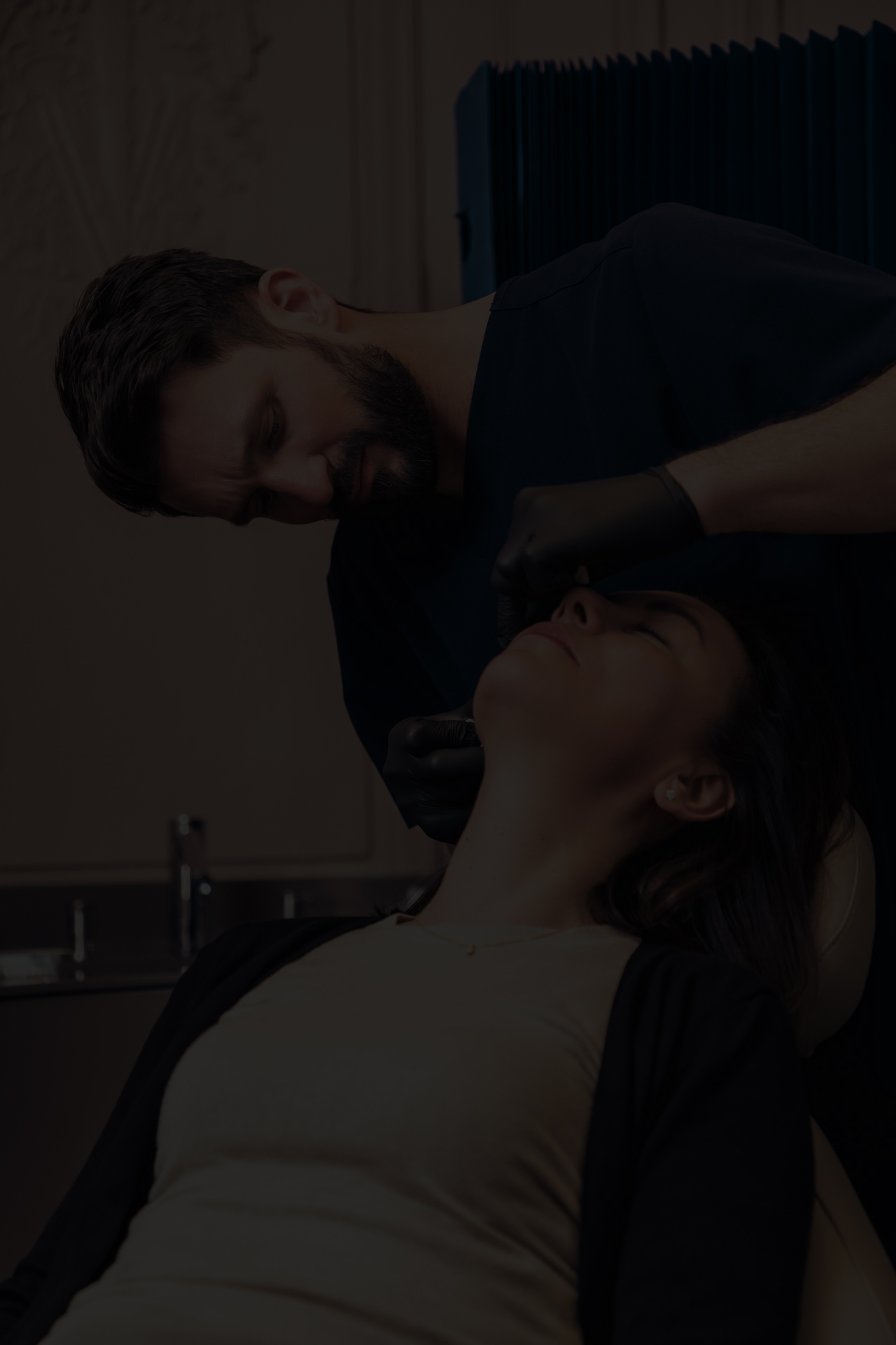 Séance Profiloplastie et jawline contouring par le Dr. Alexandre Mertens