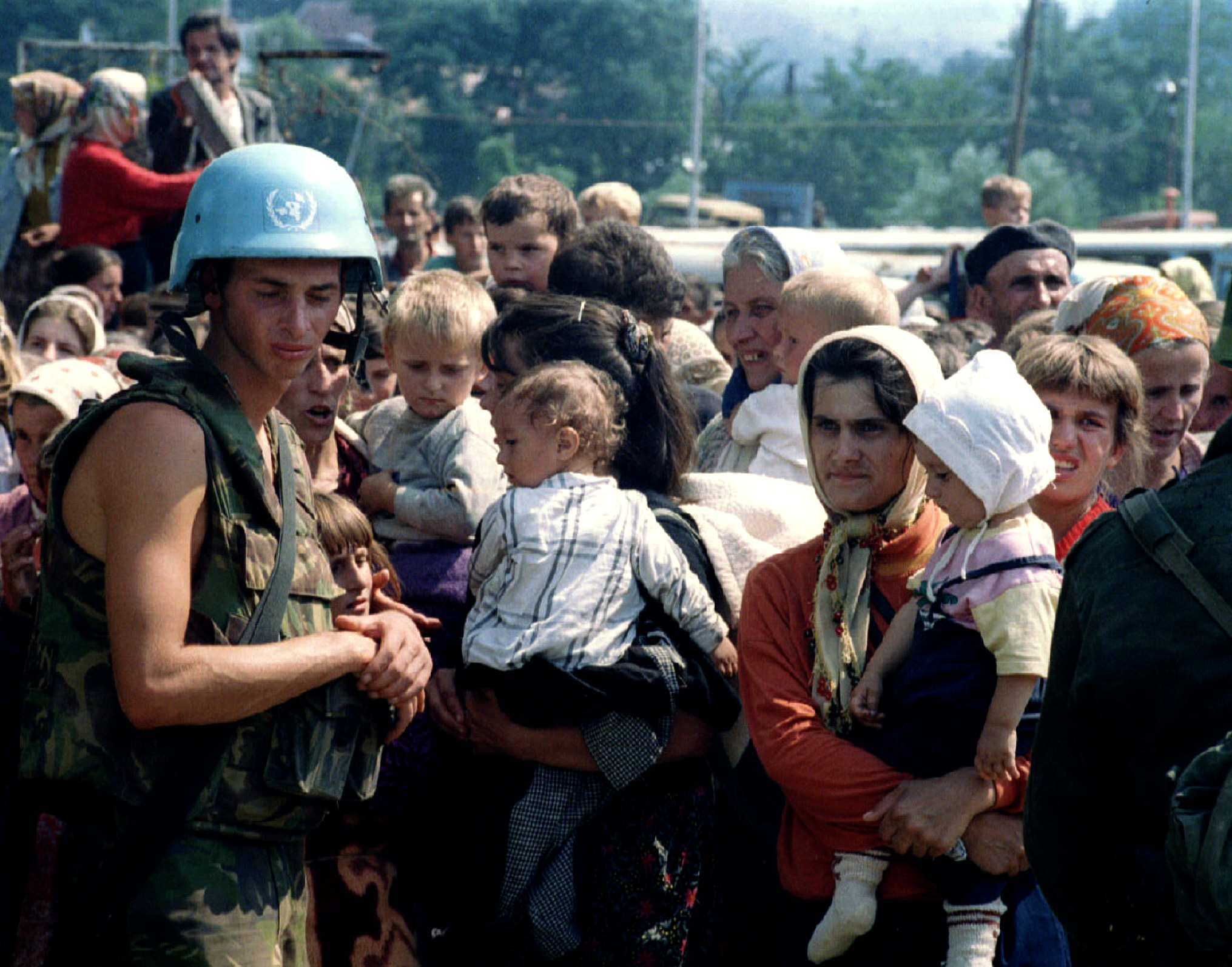 Увлекшийся 1995 год. Резня в Сербии 1995 Сребреница. Резня в боснийской Сребренице в 1995 году. Голландские миротворцы в Сребренице.