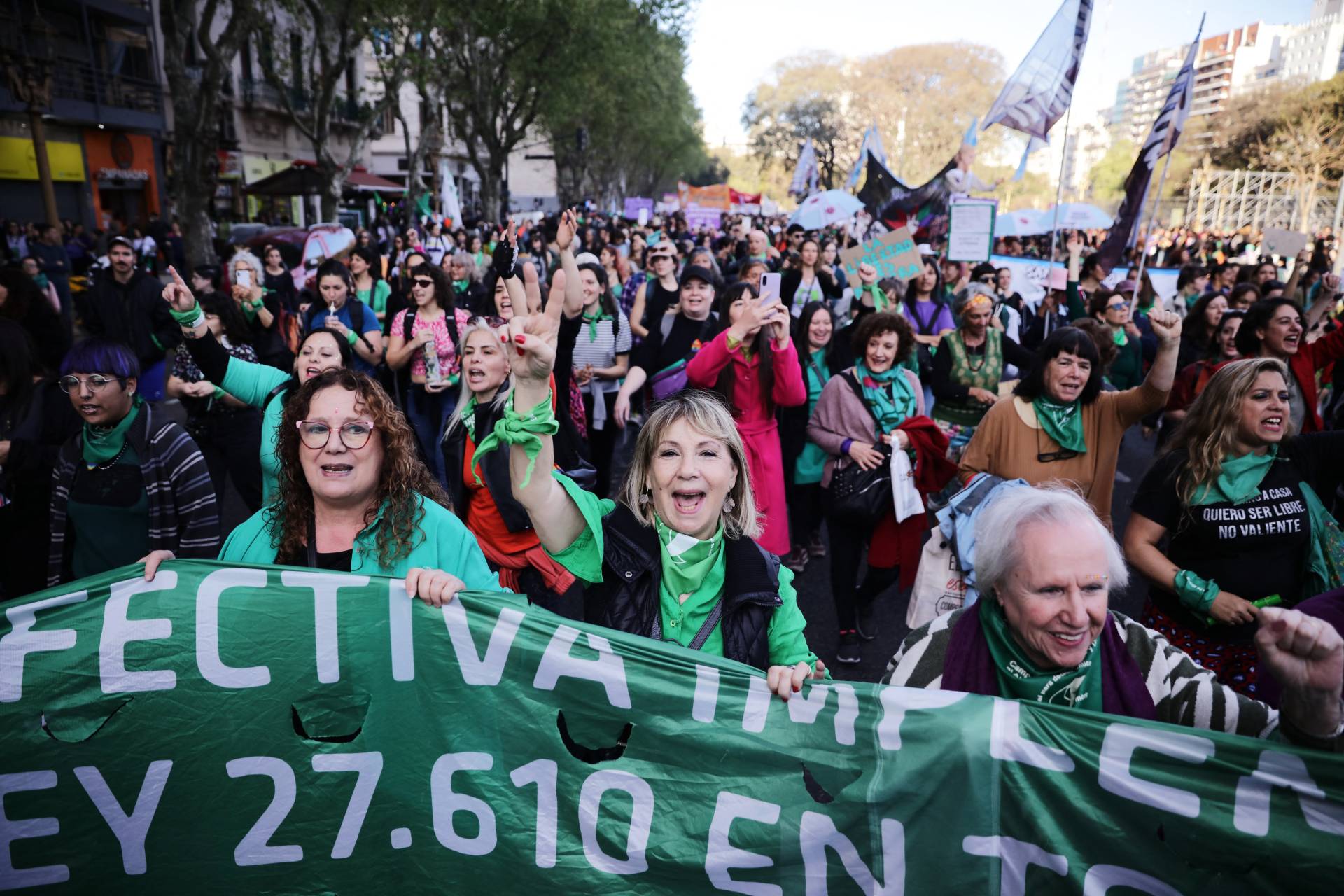 Buenos Aires - le 28/09/2023 : des femmes participent à une marche pour la défense de l'avortement légal à Buenos Aires pour défendre l'avortement légal, qui selon les manifestants "est en danger" si le parti d'extrême droite Javier Milei remporte les élections présidentielles du 22 octobre.