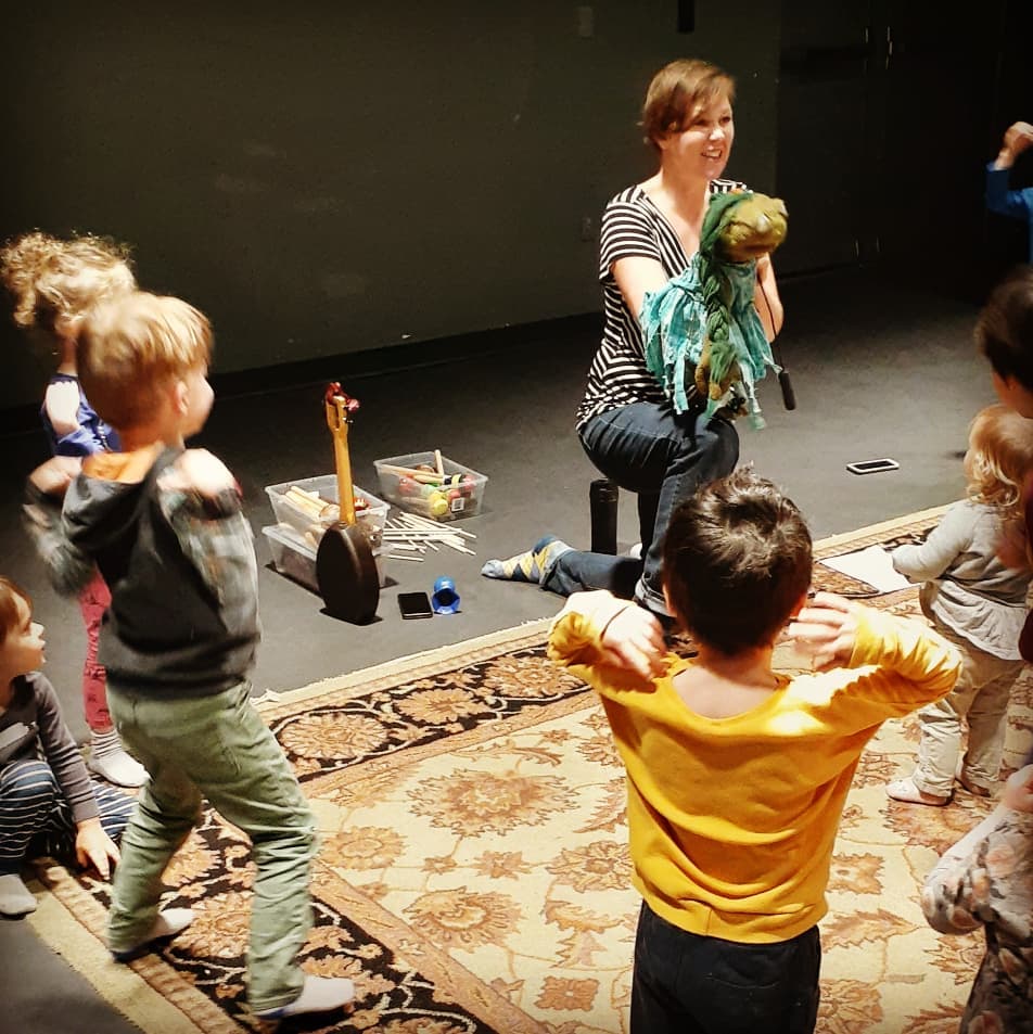 kids dancing 