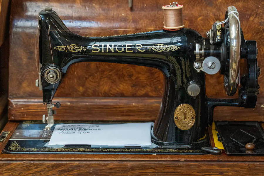 JONES Hand Sewing Machine Semi Industrial
