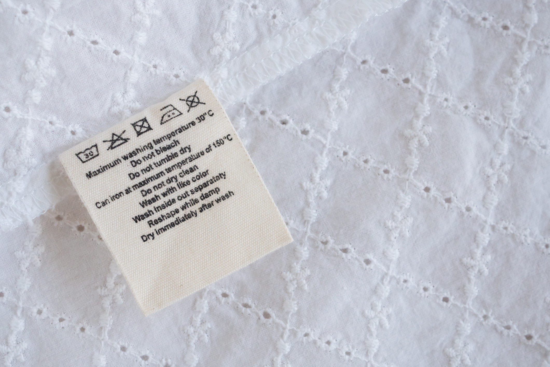 Etiquette d'informations sur une chemisier en coton