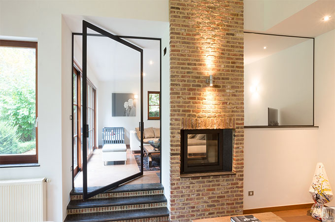 porte en verre: quels avantages pour la maison ?