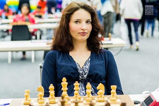 THIS 15-Year-Old Hyderabad Girl Plays 'Blindfold Chess' in a