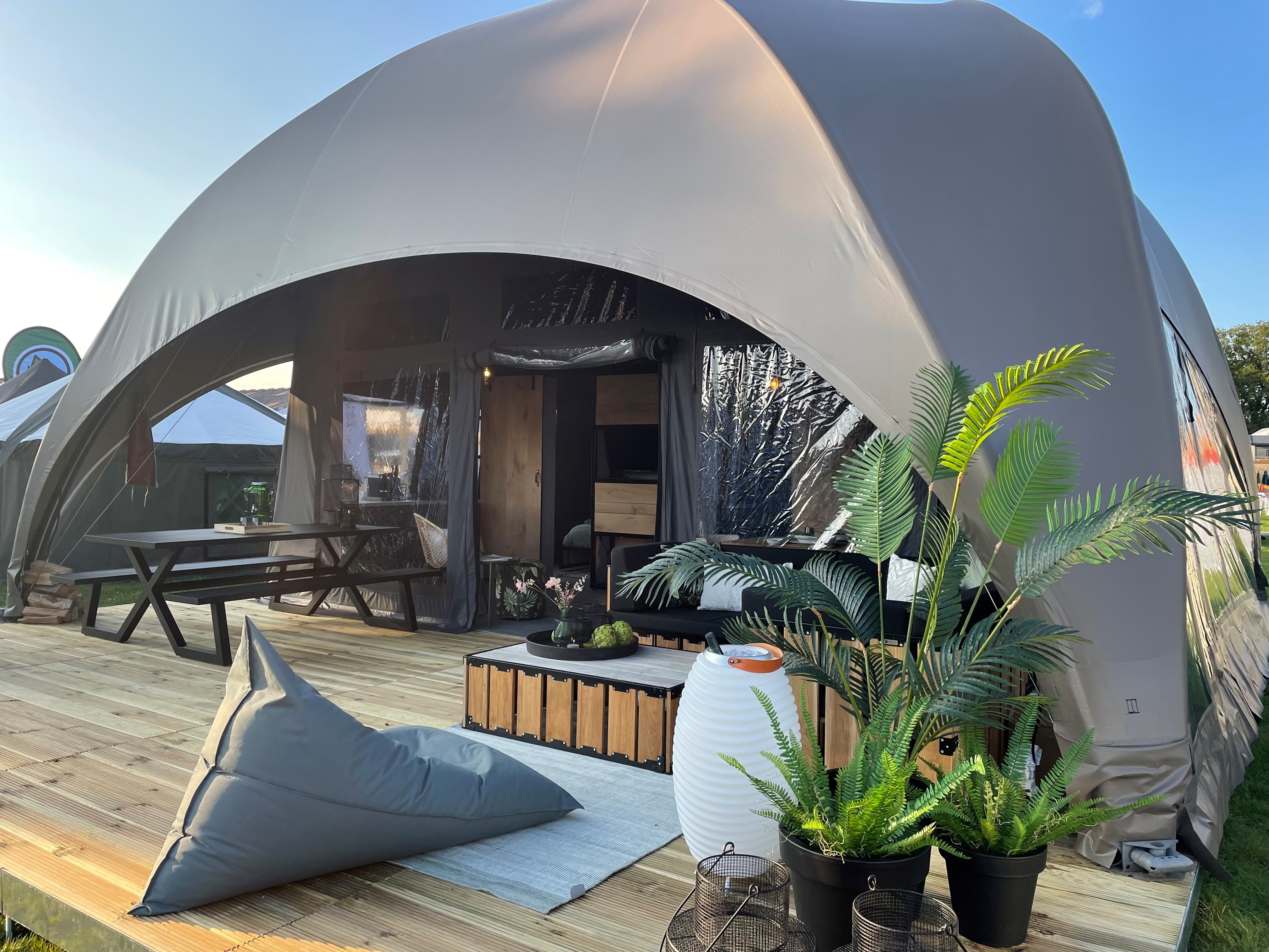 Lodge met aluminium picknicktafel Dex