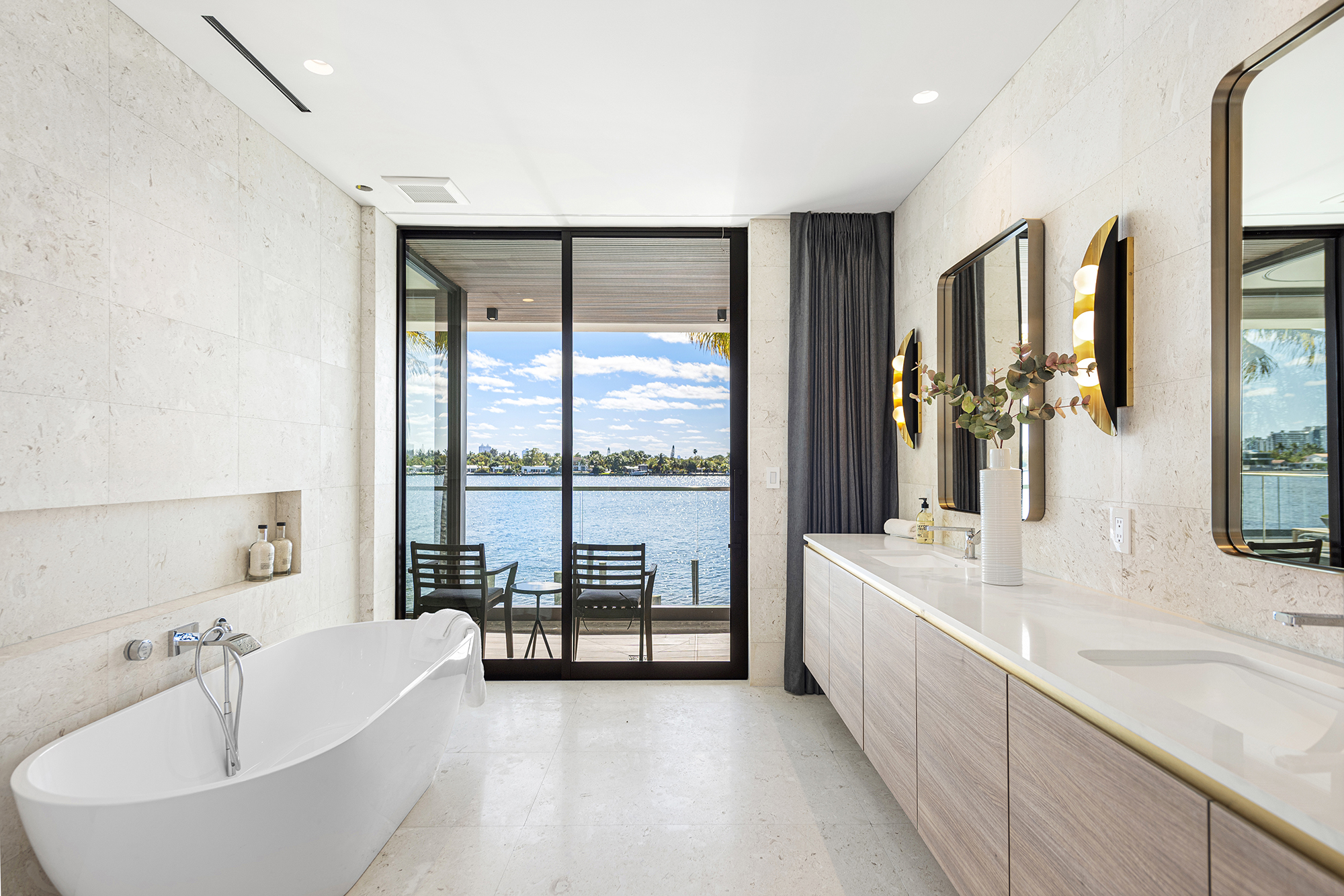 Meridith-Baer-Home-Home-Staging-Florida-Stillwater-Serenity-Luxury-Homes-Modern-and-Contemporary-Master-Bathroom
