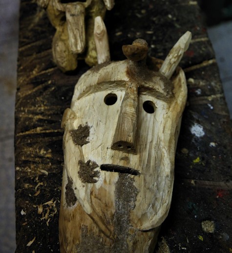 Mascara de madeira