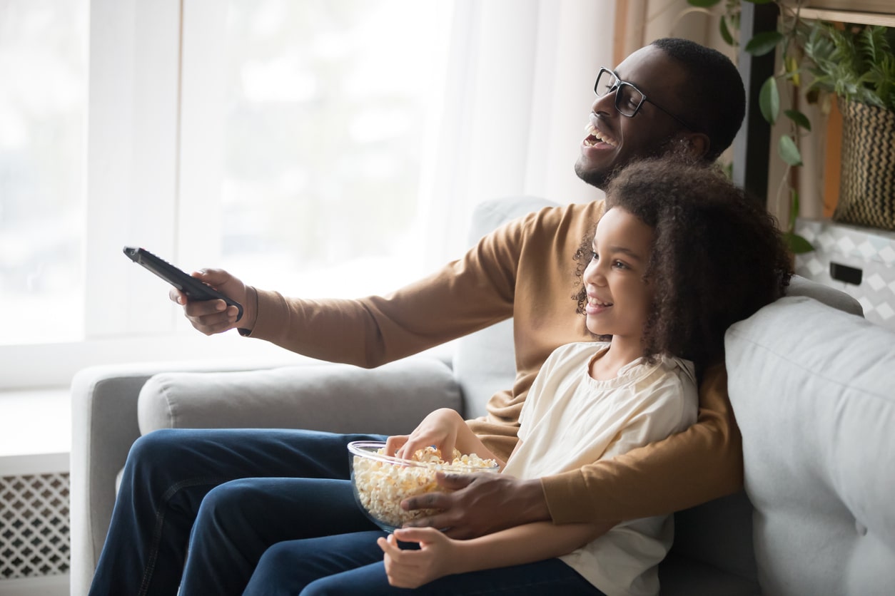 Pai e filha aproveitando planos vivo combo