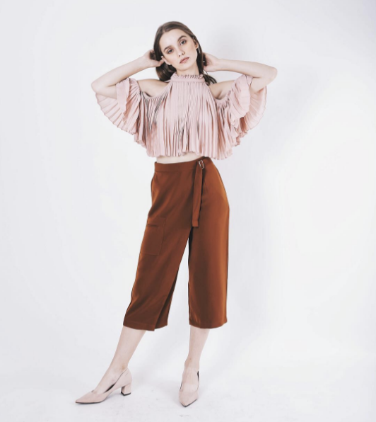 Indonesian fashion ecommerce brand - LOVE&FLAIR features  woman who wearing loose pants and a pink top.