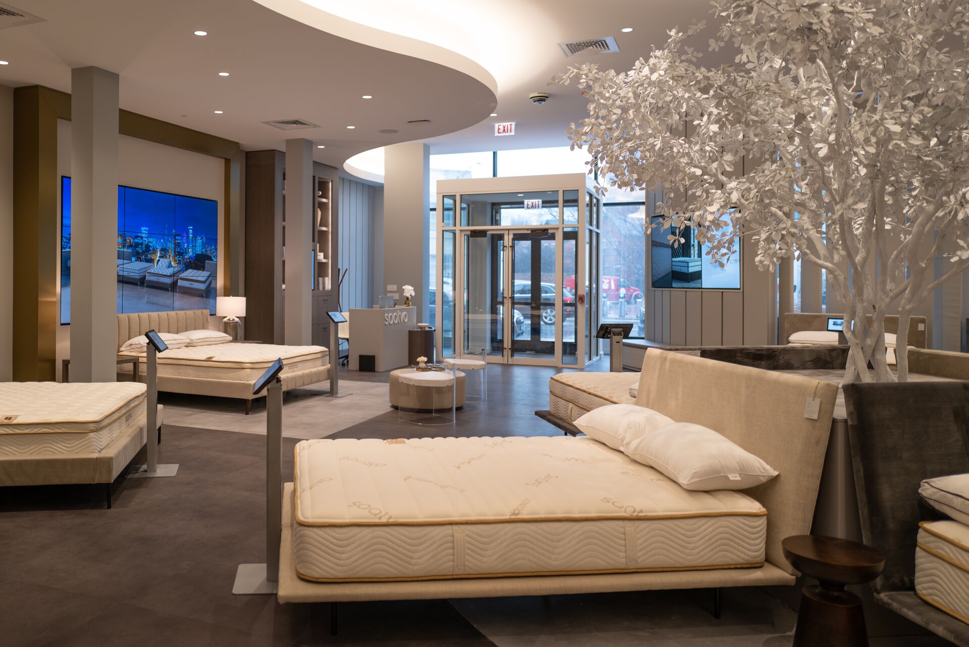 The Saatva Chicago Viewing Room, the Smarter Luxury Sleep Company's flagship location in the Midwest