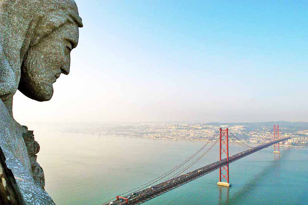 Überquerung der Brücke von Lissabon.