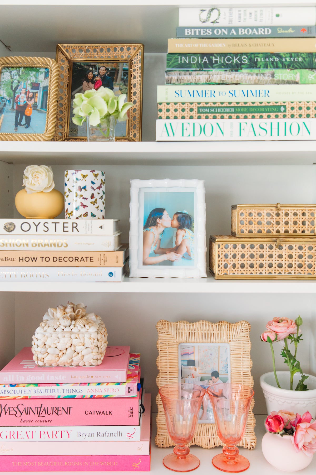 Our Tips for Styling Colorful Bookshelves 🌈 – Social