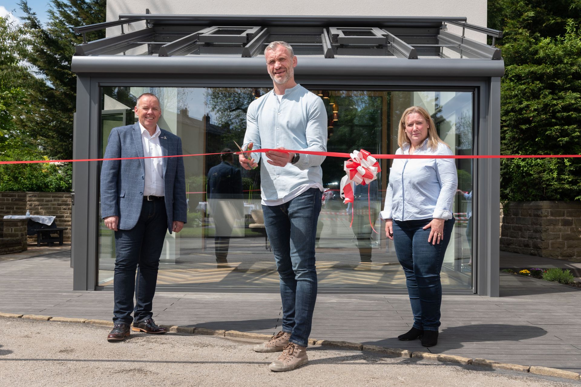 Jamie Peacock MBE, former England Rugby League captain and renowned Leeds Rhinos player, opens our Wintergarden display in Leeds with Chris Riddle from Solarlux UK and Sharon Womersley from Reveal.