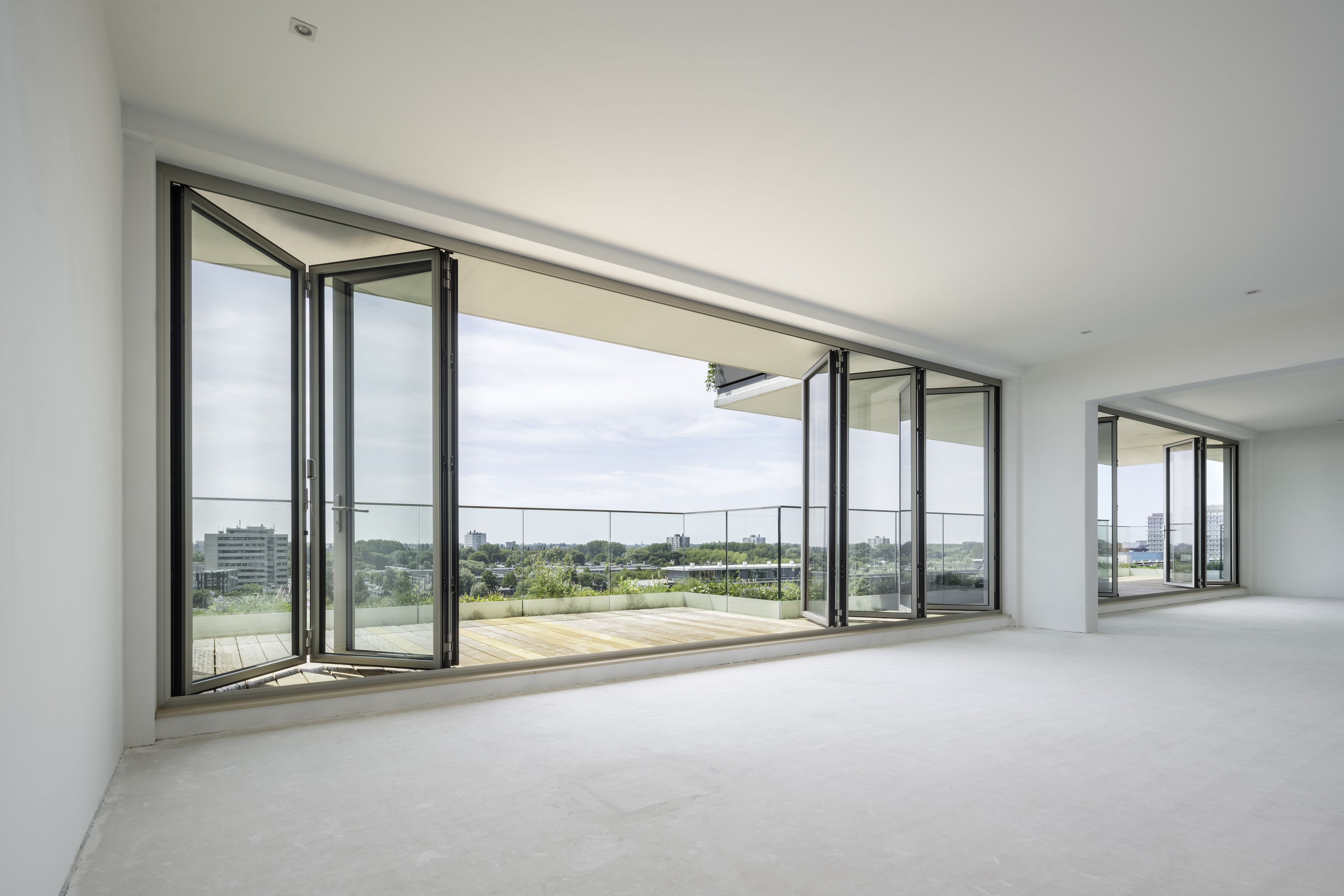 wide set of bifolds leading onto balcony