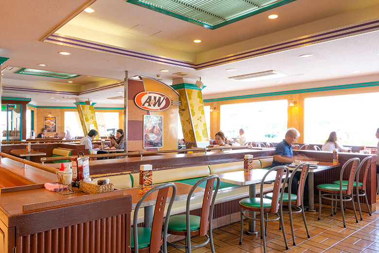 A W 沖縄 アメリカ発 日本初 沖縄オンリー のファストフードレストランチェーンでご当地バーガーをほおばろう 沖楽