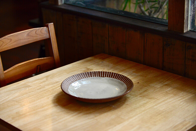 songbird cafe（ソングバードカフェ）｜読谷村にあるやちむん工房「工房コキュ」のお皿