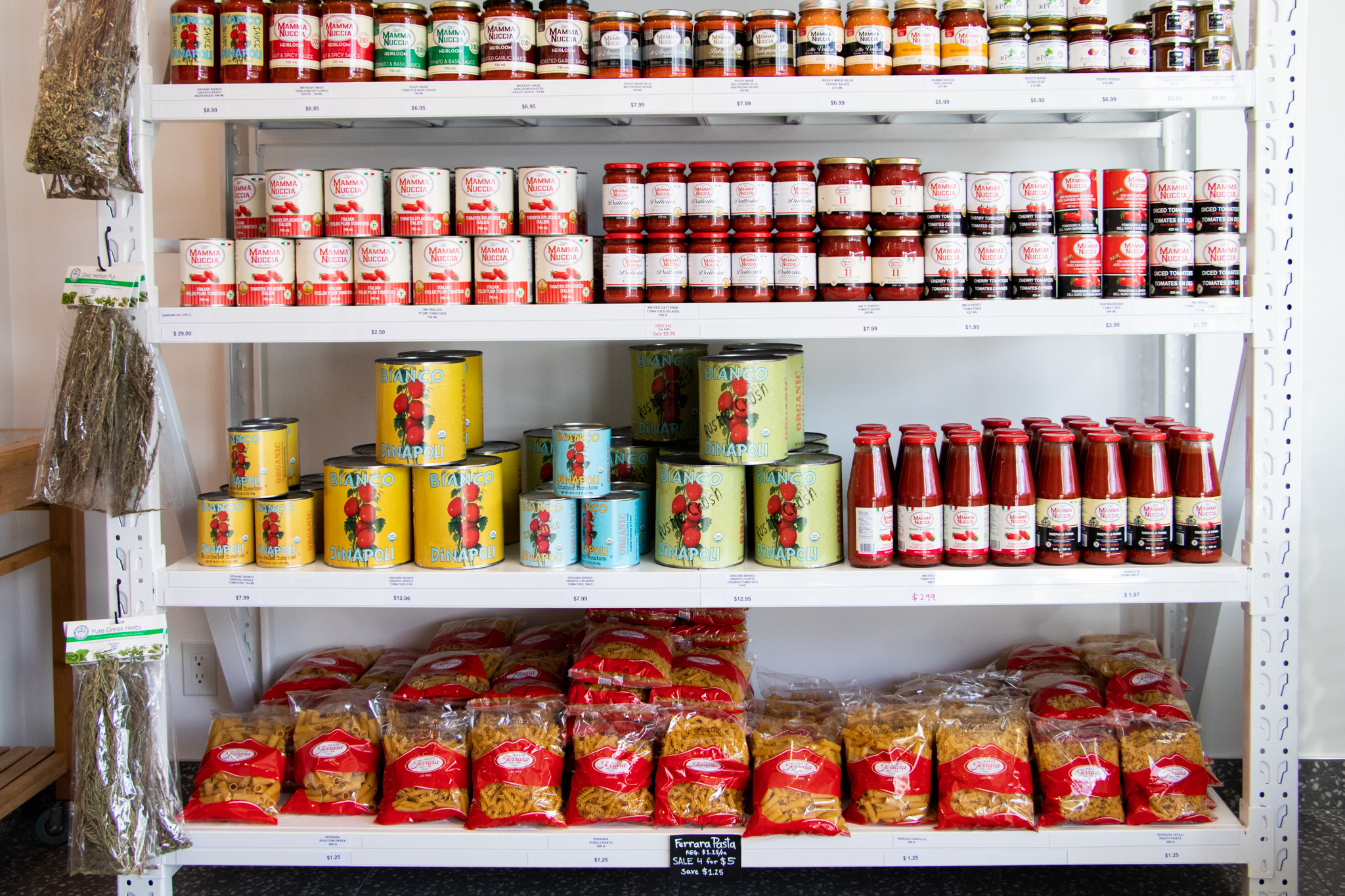 Tomato sauce and pasta on shelves in La Spesa Food Market. Image by: @paothebao