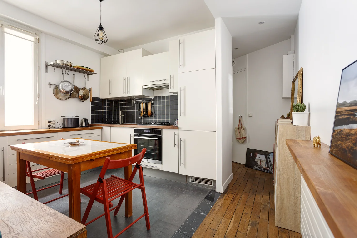 vue cuisine et entrée - rénovation