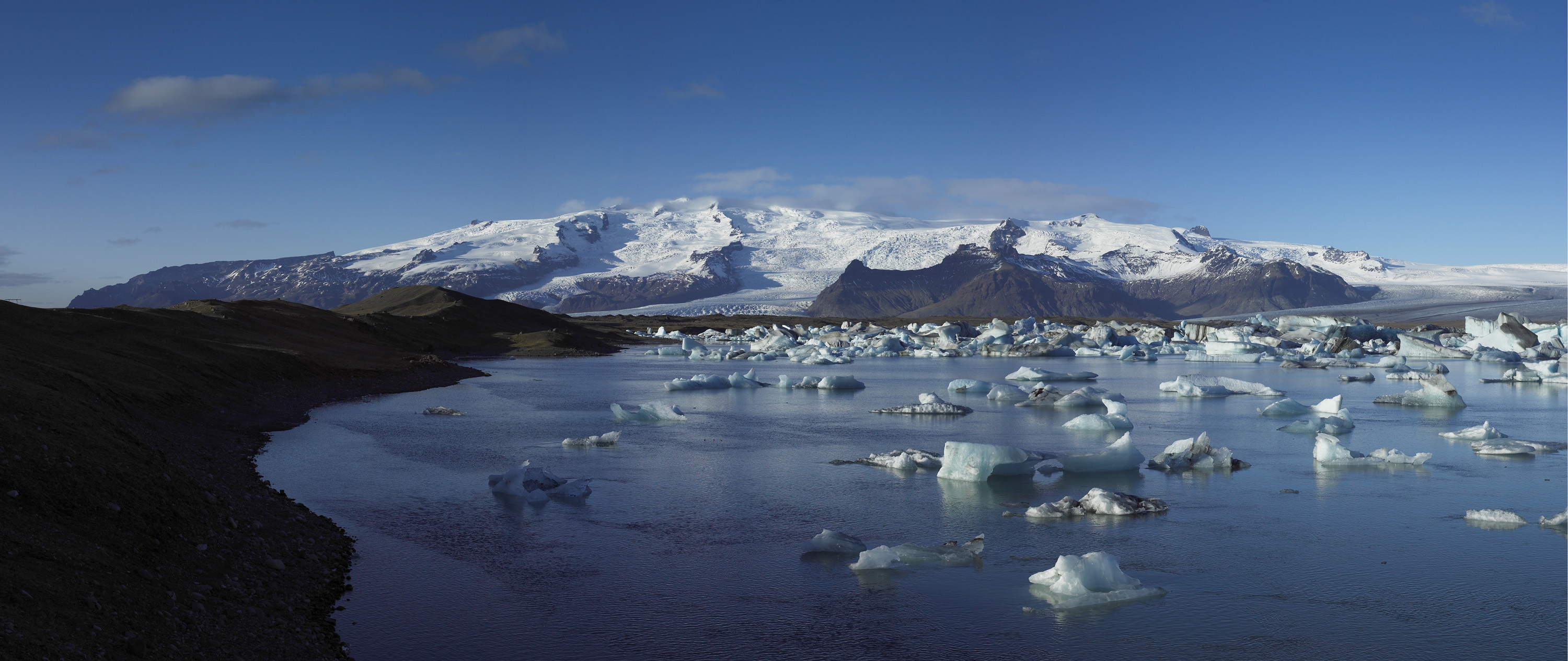 Jokulsarlon glacier lagoon and Oraefajokull volcano