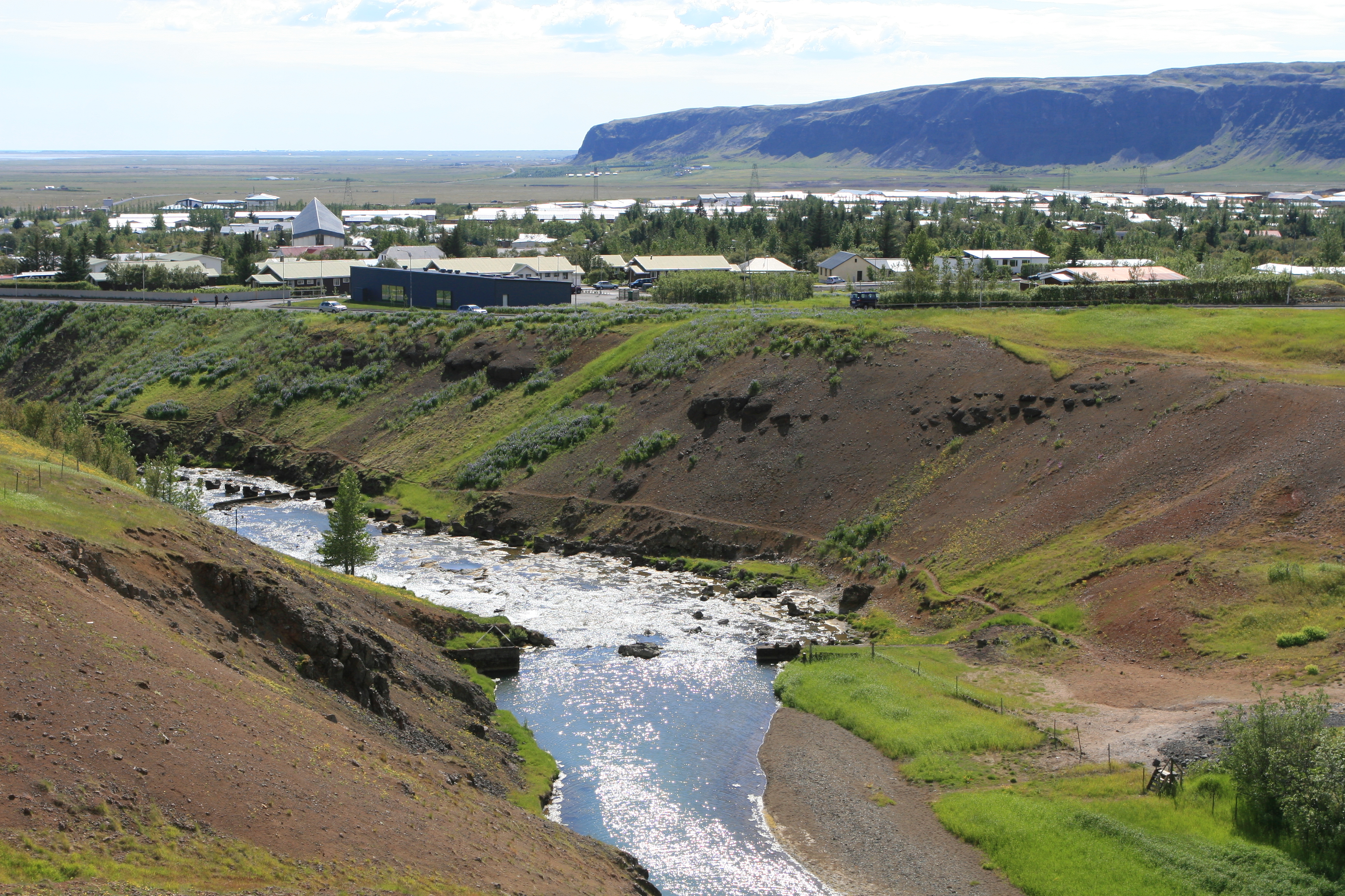 River flowing through the town of Hveragerði