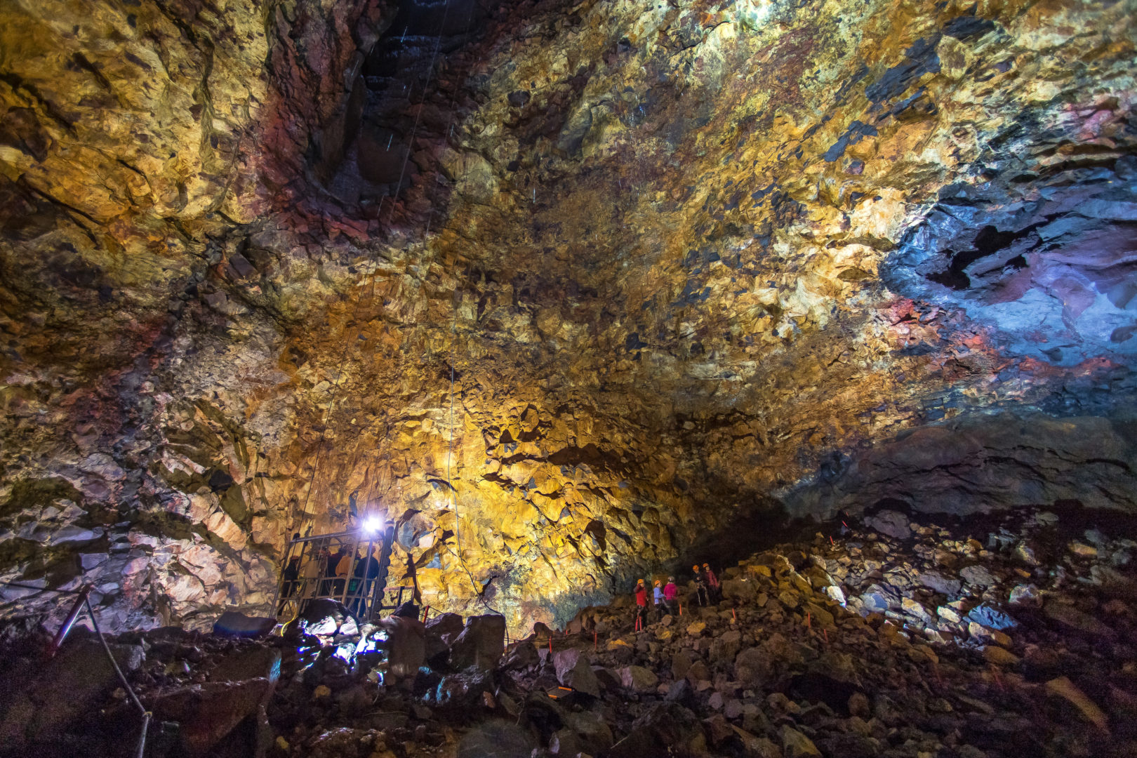 Inside the colorful Þríhnjúkagígur 