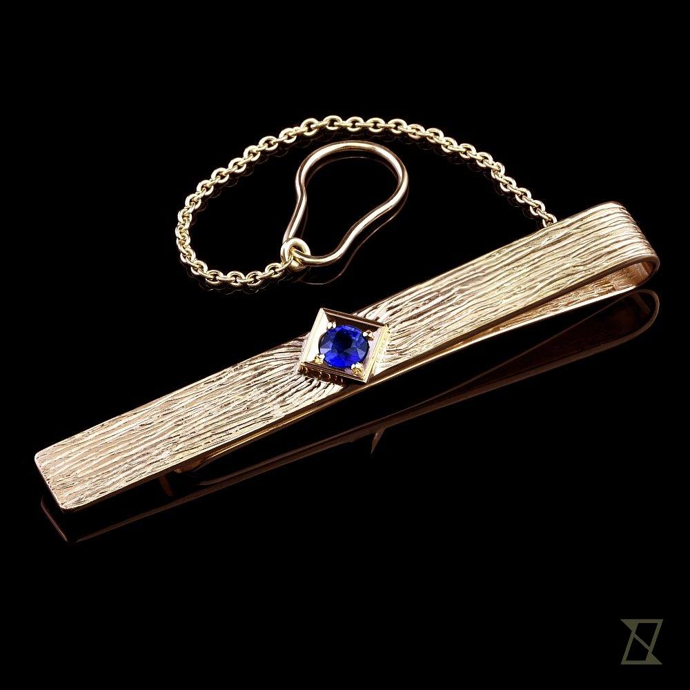 Bespoke tie clip with ceylon sapphire